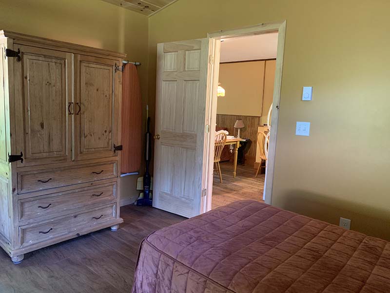 J&S Creekside Cabins bedroom Catskills