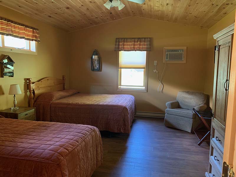 J&S Creekside Cabins bedroom Livingston Manor